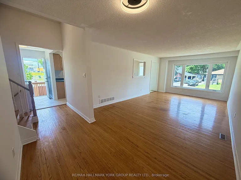 43 Walter Ave #UPPER — Photo 2