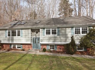 20 Bittersweet Ln, Mount Kisco, NY 10549