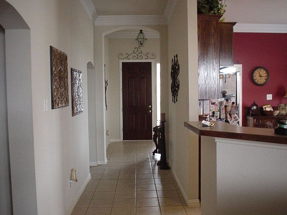 Beautiful entry with ceramic tile