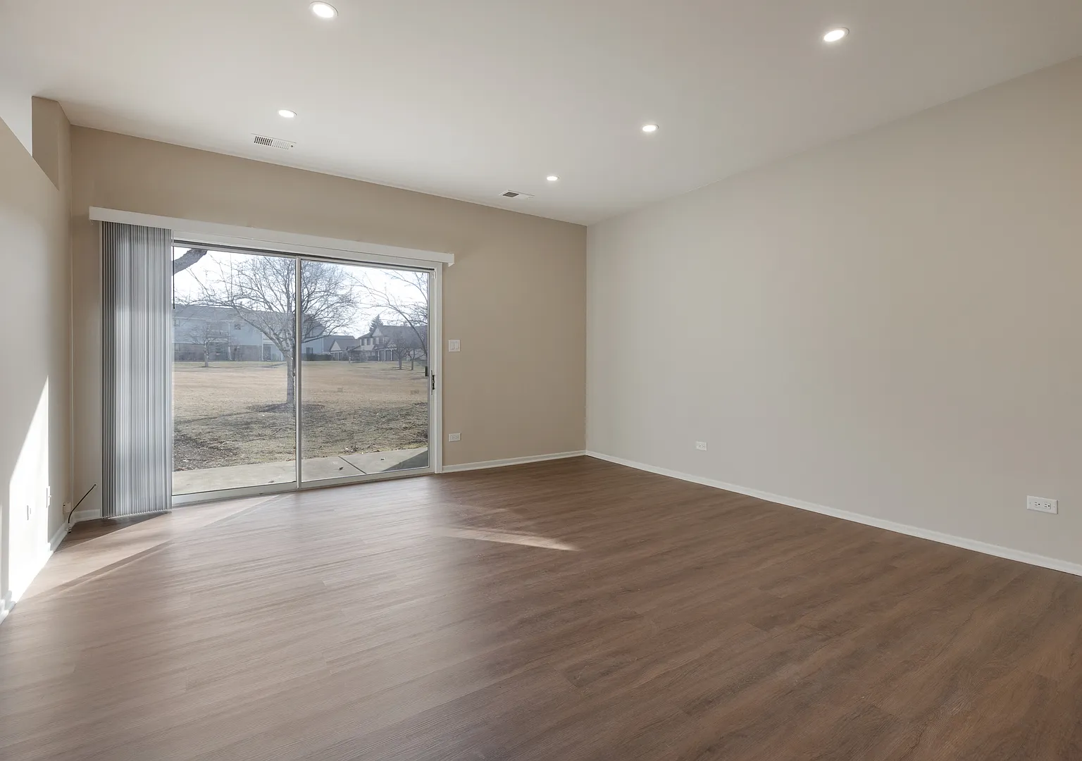 2 bed, 1200 sqft, $2,200 — Photo 3