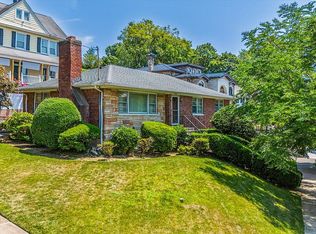 3905 Douglaston Pkwy, Douglaston, NY 11363