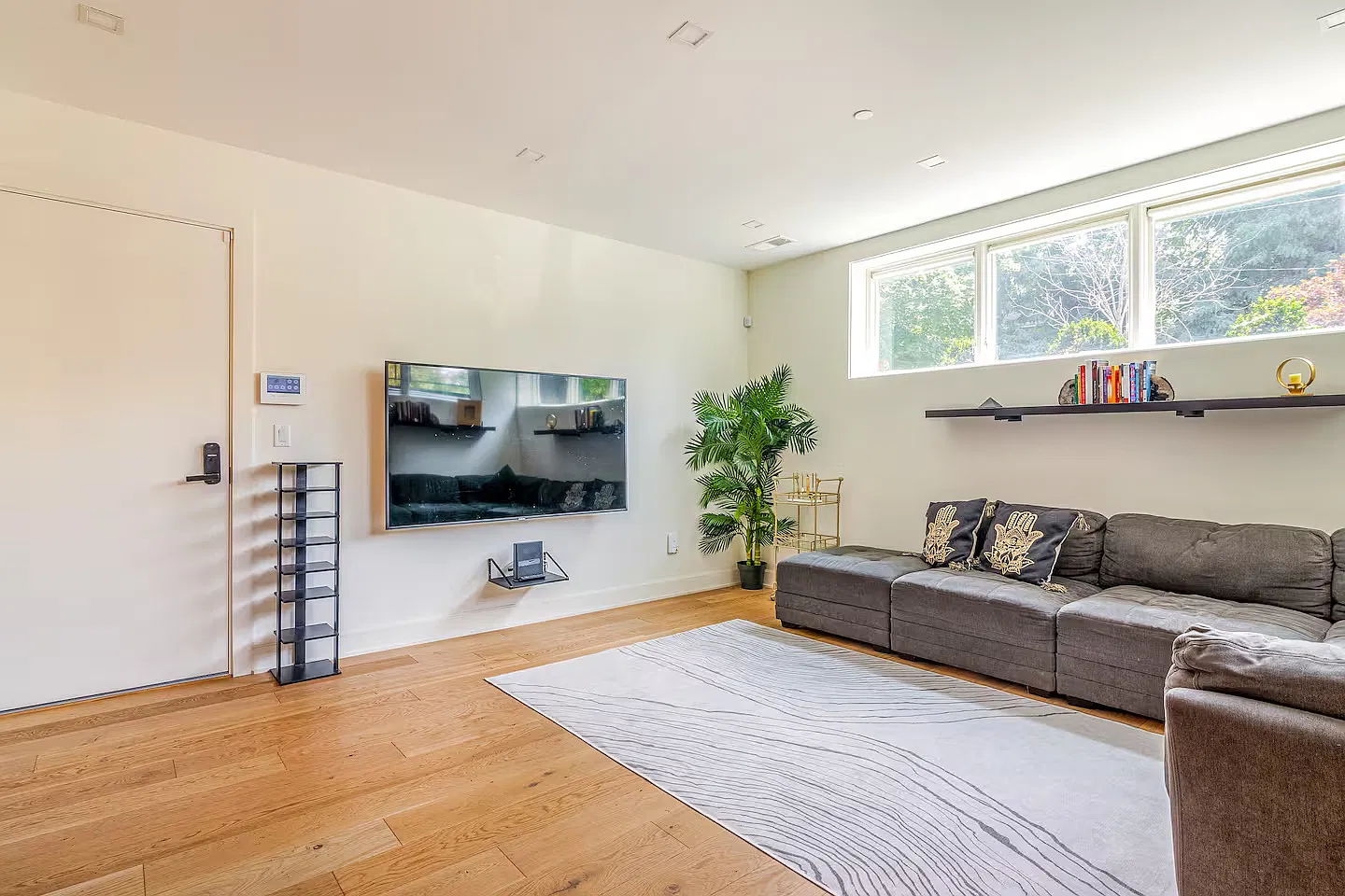 2 bed, 1062 sqft, $3,050 — Photo 3
