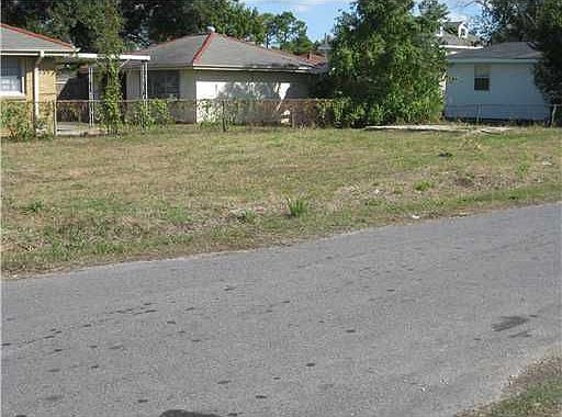 2nd image of 401 Chalmette Ave