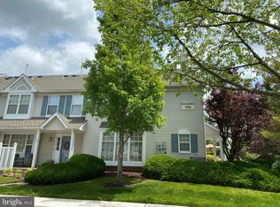 702 Oliphant Ln, Mount Laurel, NJ 08054