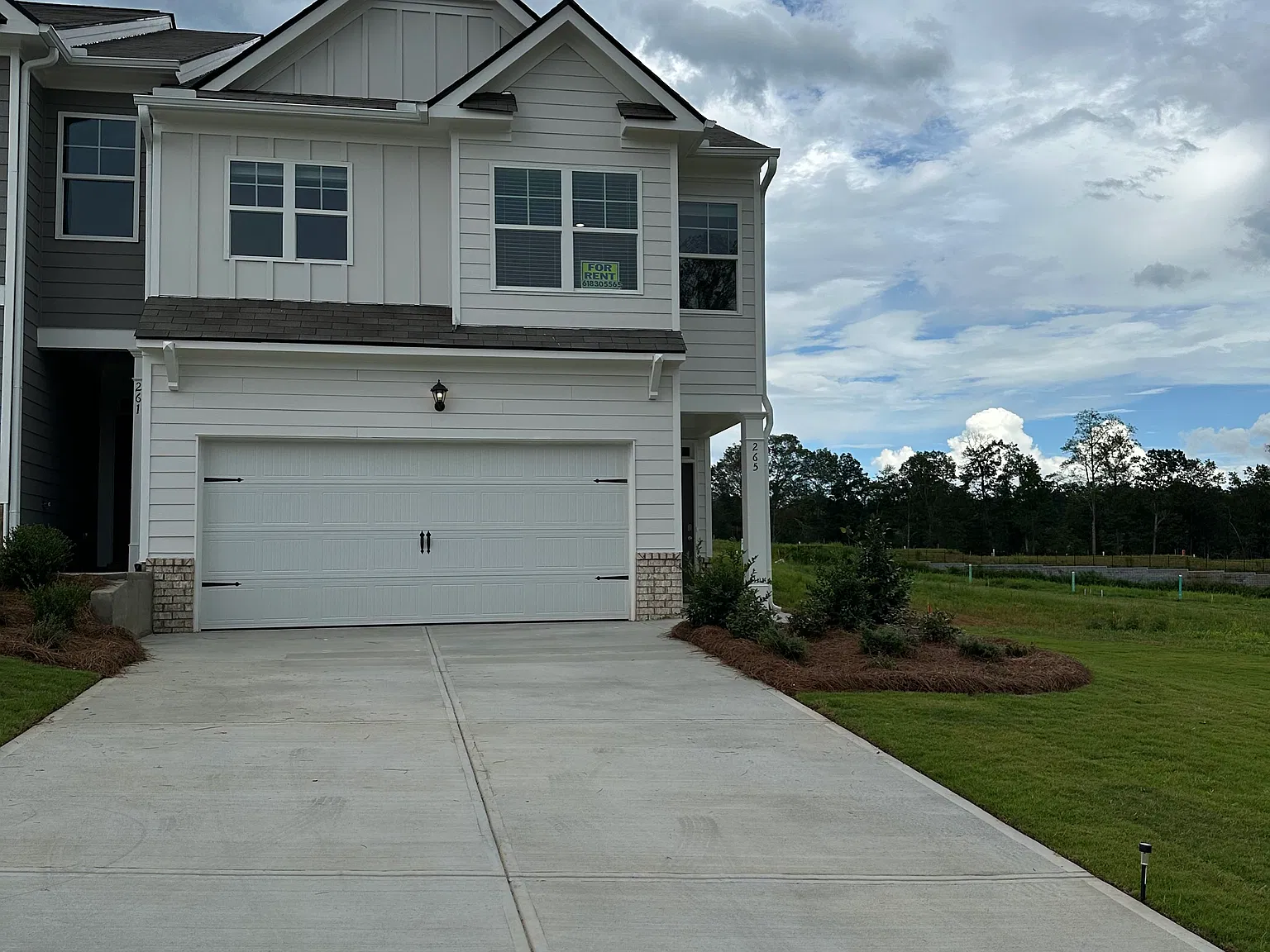 3 bed, 2.5 bath, 1877 sqft, $2,249 — Photo 1