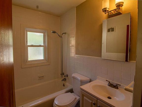 5th image of 9807 Lullaby Ln