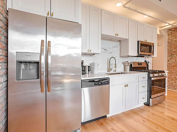 3rd image of 1050 Annunciation St #Id1049439p