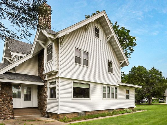 2nd image of 407 University Avenue