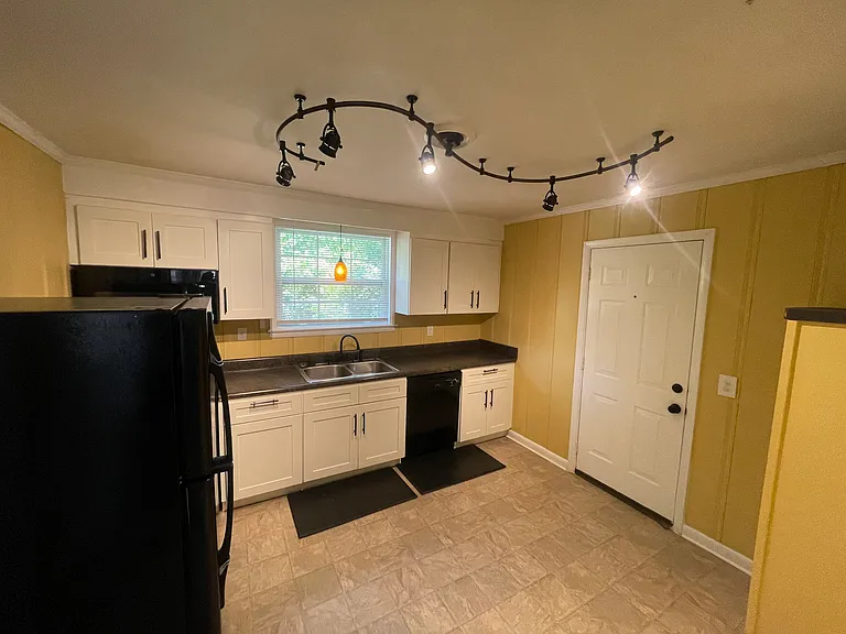 2425 Chapel Ave #B — Photo 17