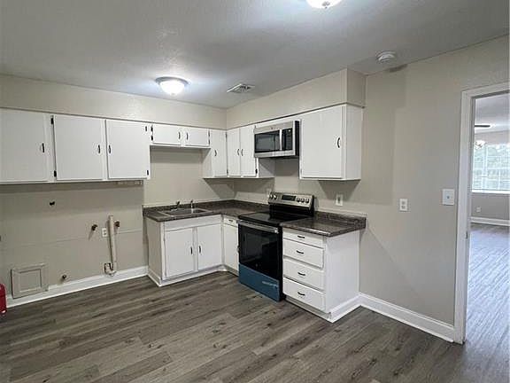 2nd image of 2421-23 Octavia Dr