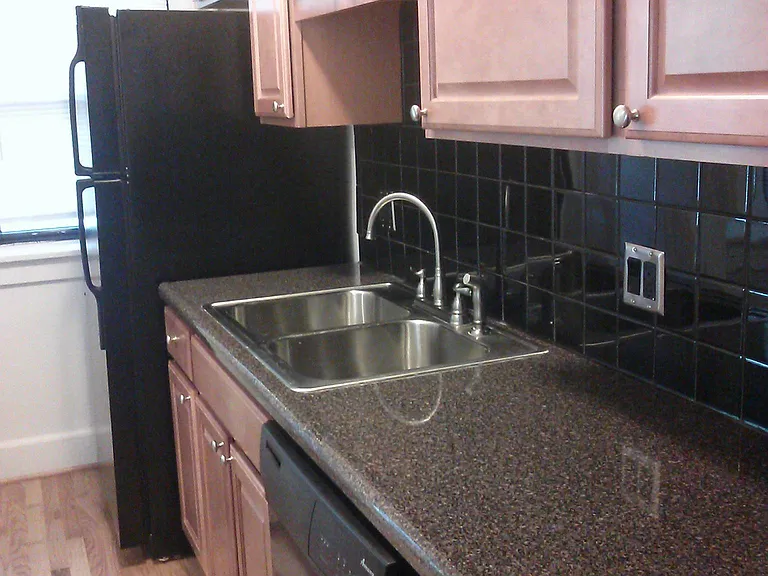Rousseau and Cezanne Apartments — Photo 28