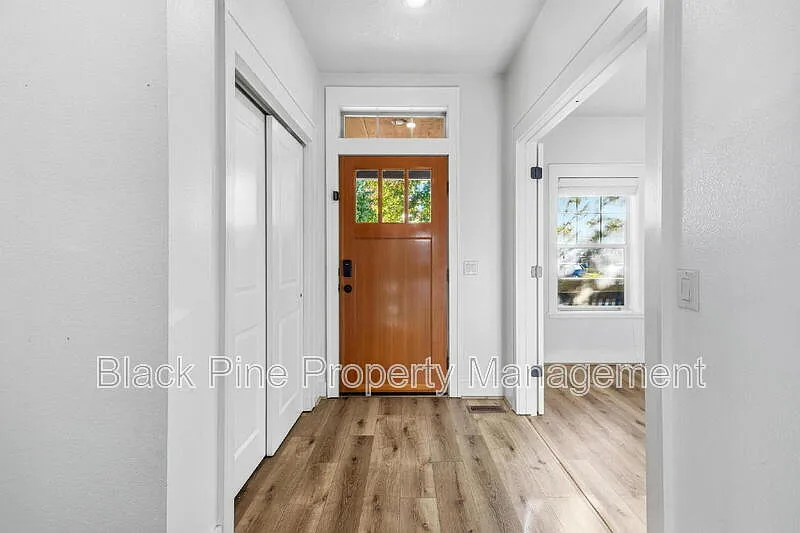 4 bed, 2.5 bath, 2256 sqft, $2,650 — Photo 4