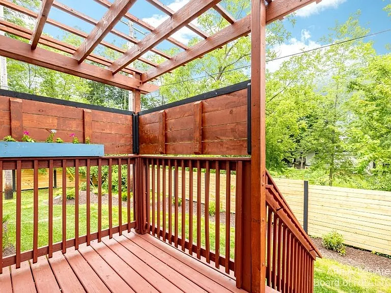 2 Maple Village Ct — Photo 18