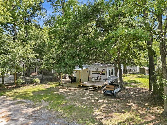4th image of 429 East Surfwind Dr.