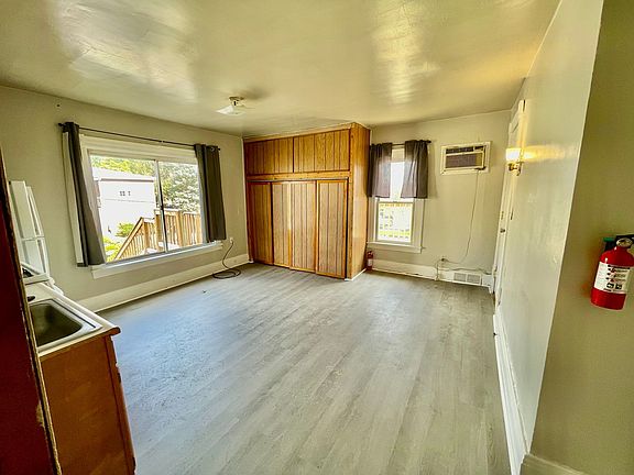 4th image of 670 Park St #3