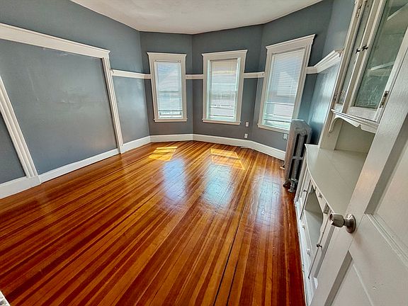 5th image of 28 Haslet St