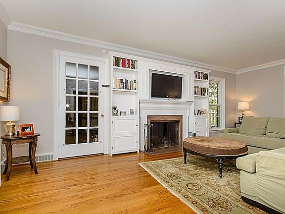 4th image of 9534 Lawndale Ave