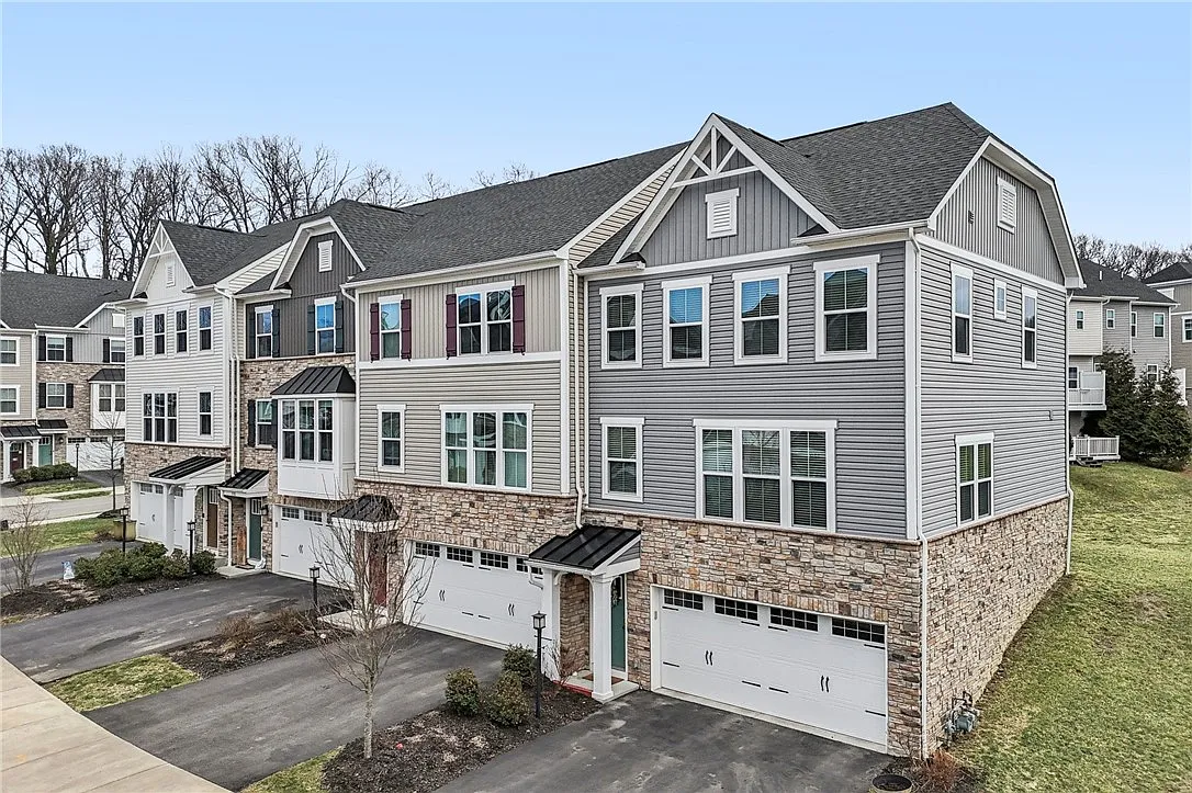151 Curtis Ct photo 1