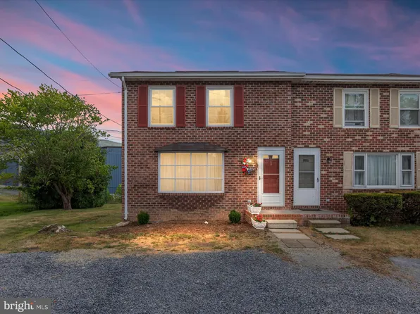 954 Jackson St, Strasburg, VA 22657