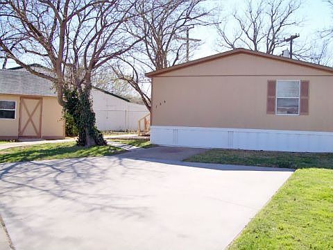 2nd image of 402 E Highway 121 Trlr 134