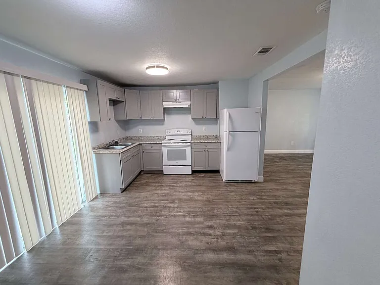 815 N Davis Ave — Photo 7