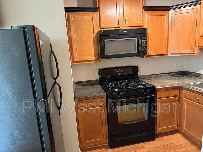 5864 Shaw St #3 — Photo 10