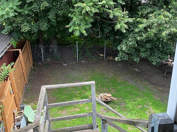 2nd image of 928 Clearview St #2