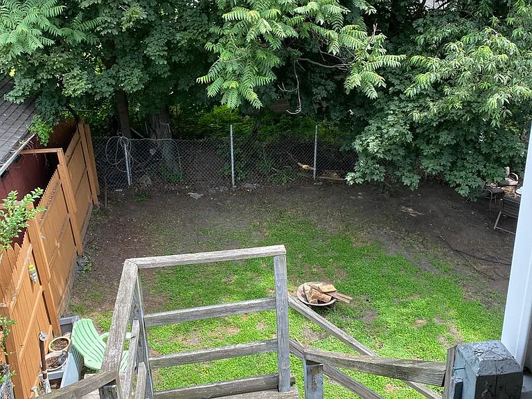 928 Clearview St — Photo 2