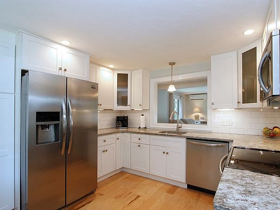 3rd image of 52 Court Way Unit 52