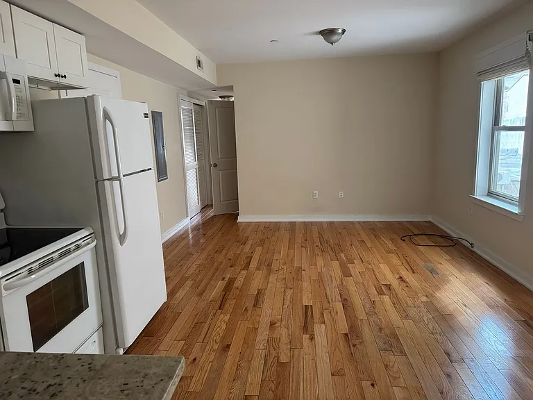 4442 Cresson St — Photo 11