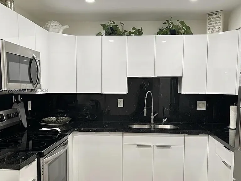 2450 NE 135th St #103 — Photo 5