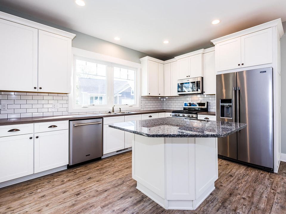 1st image of 3760 Bungalow Path