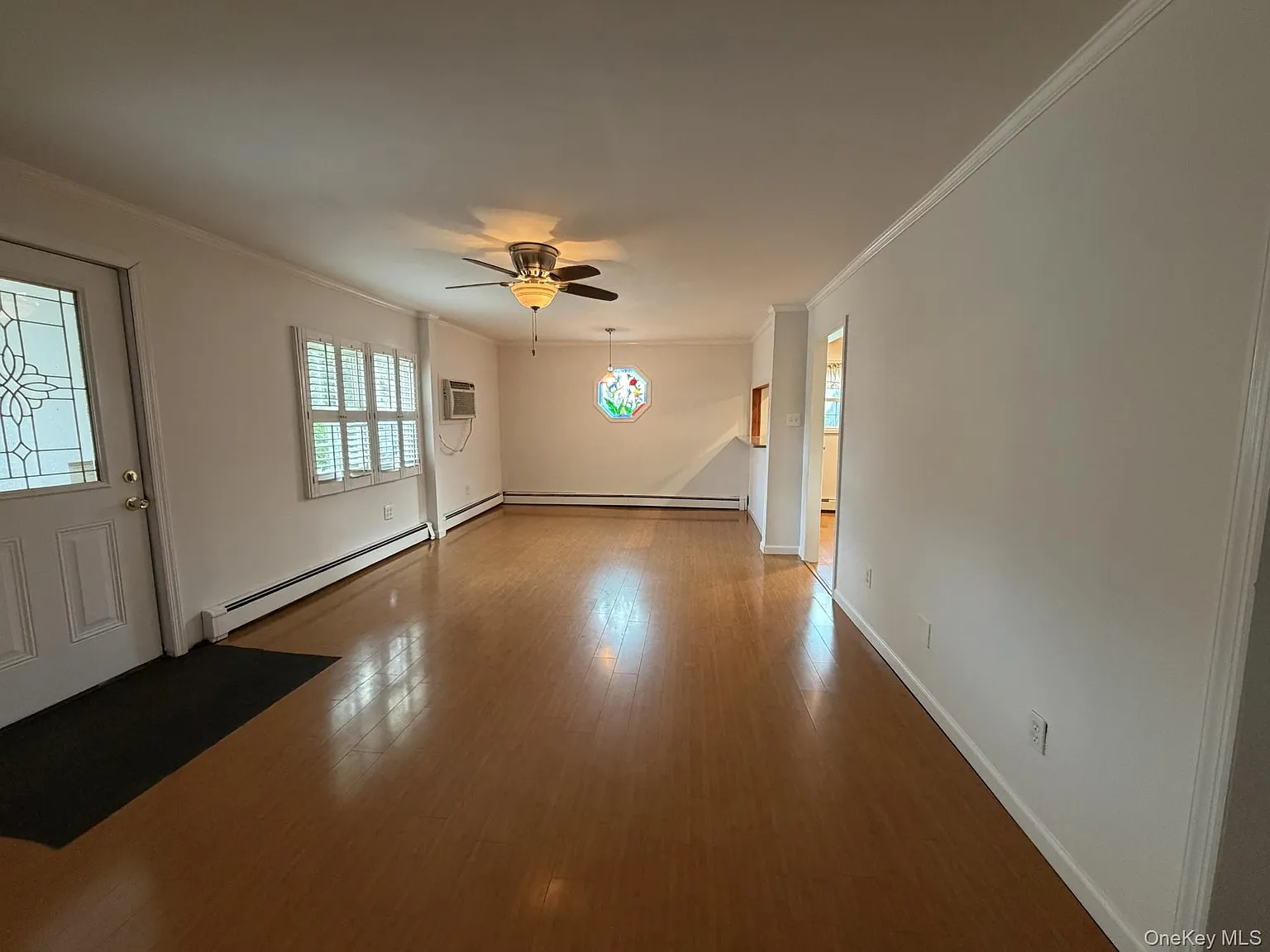 3 bed, 1.0 bath, 1237 sqft, $3,900 — Photo 4
