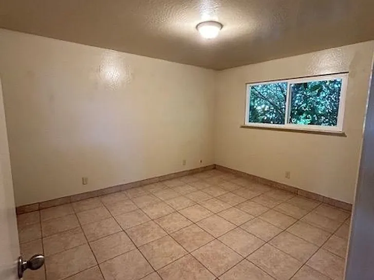 823 Garner Ave — Photo 5