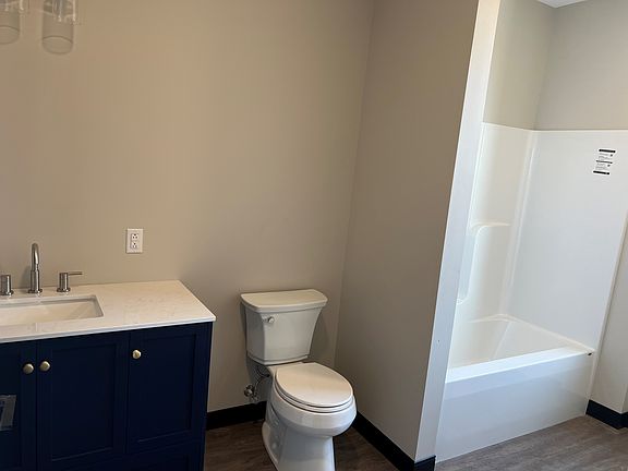 5th image of 104 E Market St #101