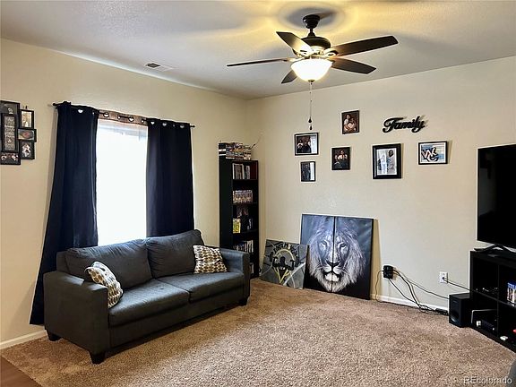 5th image of 564 Reserve Ave