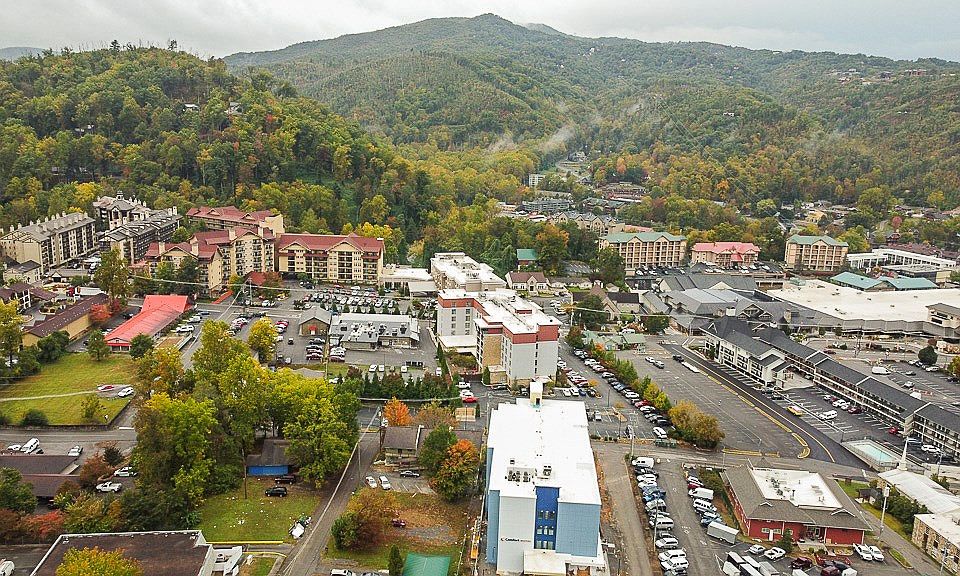 354 E Holly Ridge Rd, Gatlinburg, TN 37738 | Zillow