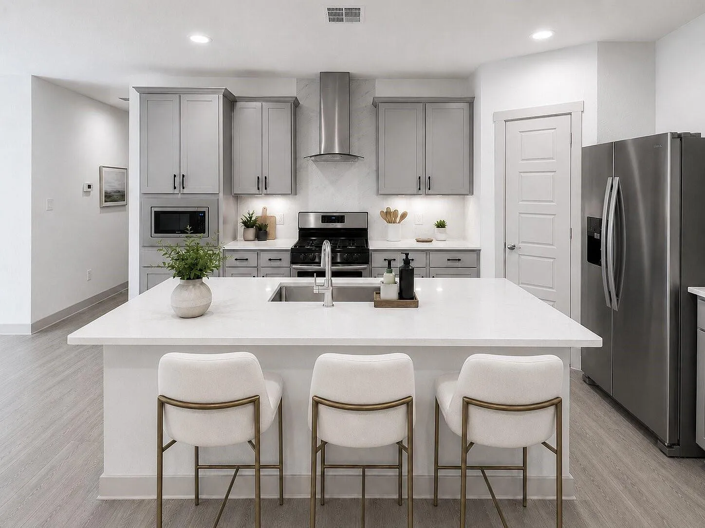 3 bed, 1690 sqft, $2,400 — Photo 3