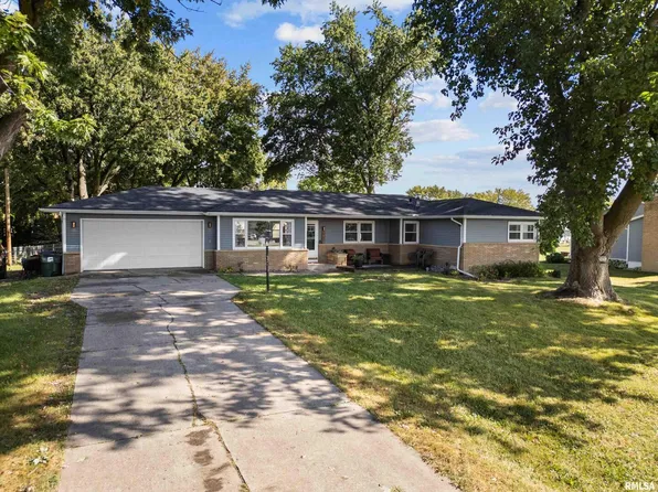 1412 W 53rd St, Davenport, IA 52806