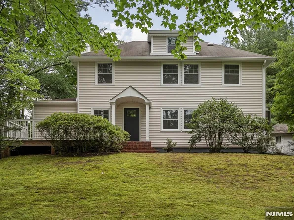 72 Fremont Ave, Park Ridge, NJ 07656