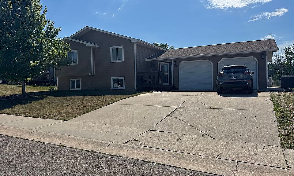 1st image of 2911 Greenwood Trl