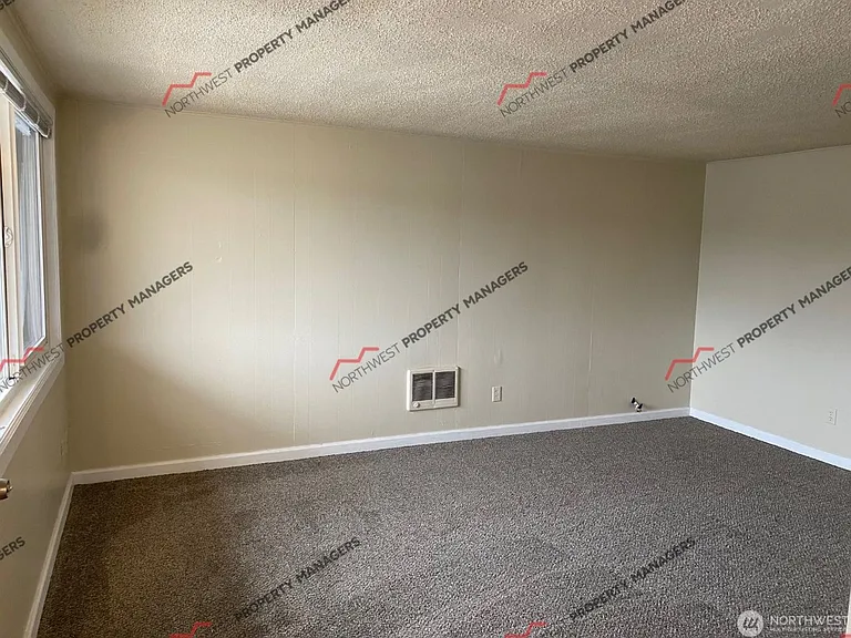 103 Engle Dr — Photo 4