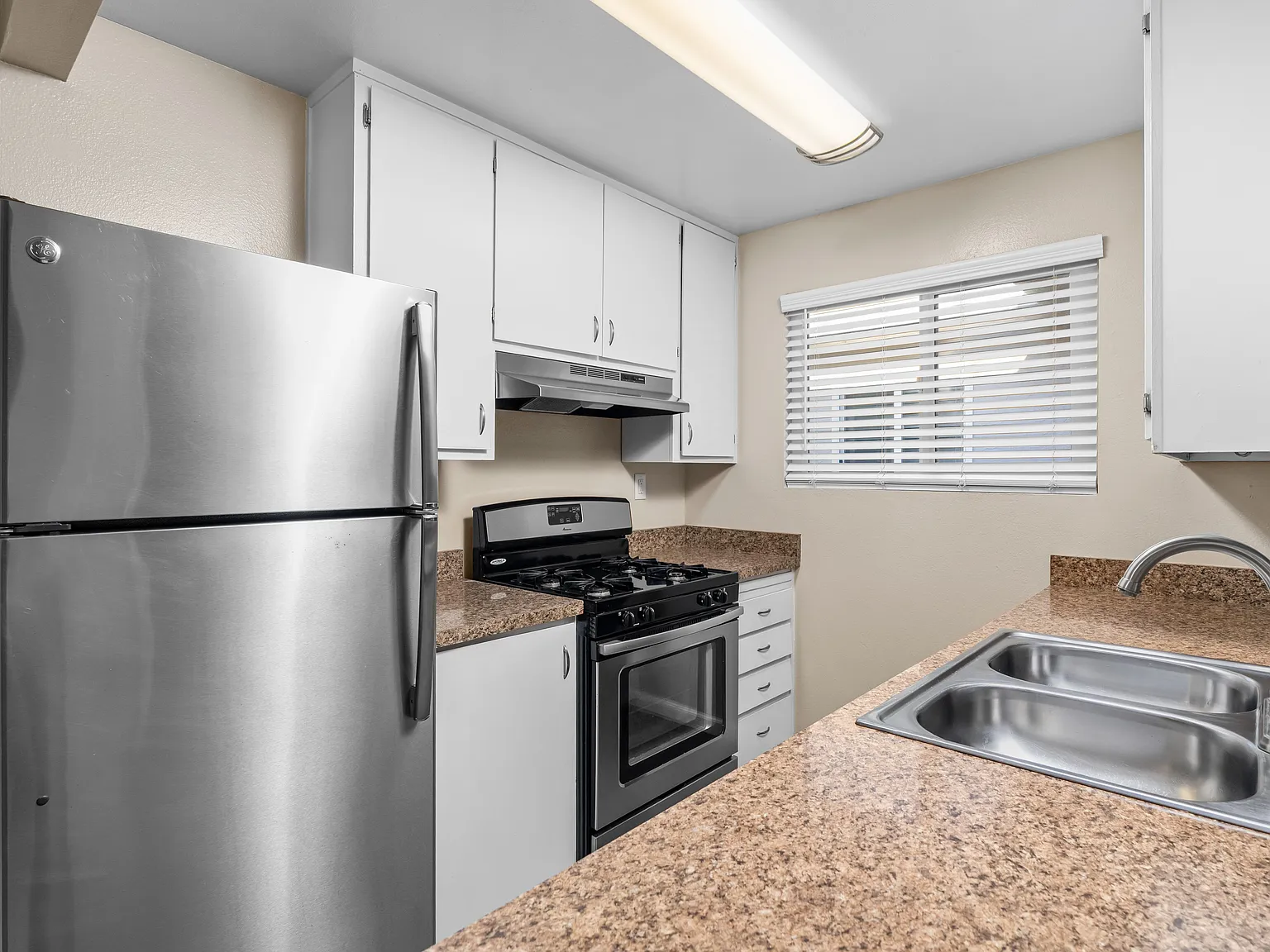 Menlo Pointe — Photo 2