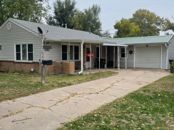 2619 Bateman St, Hastings, NE 68901