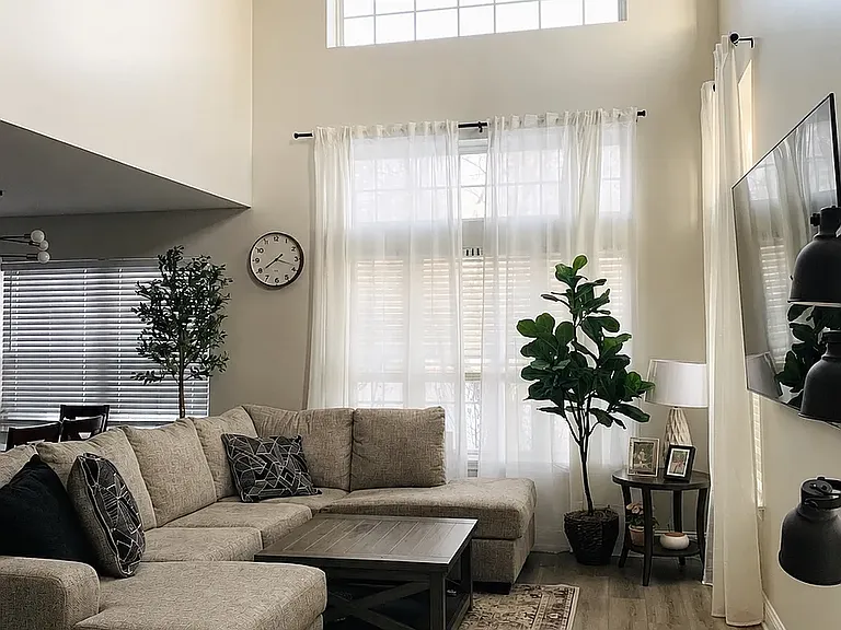 322 Bloomfield Ct — Photo 2