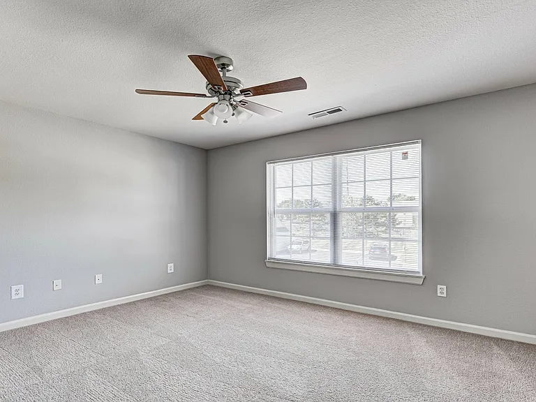 Ashley Place Apartments — Photo 6