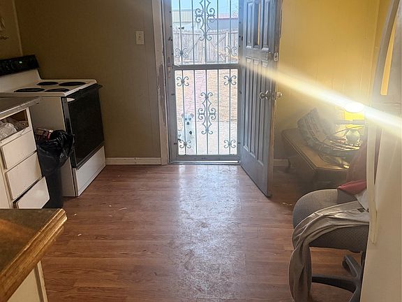 4th image of 103 N Harrison St