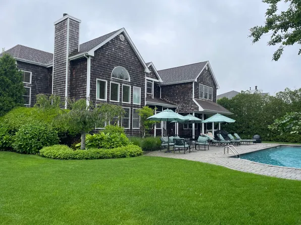 https://photos.zillowstatic.com/fp/9bd51ed146ab1db51ffc61549263da59-p_e.webp