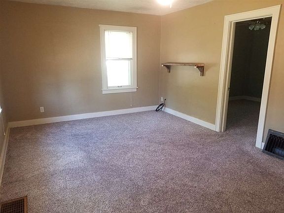 3rd image of 415 W D St