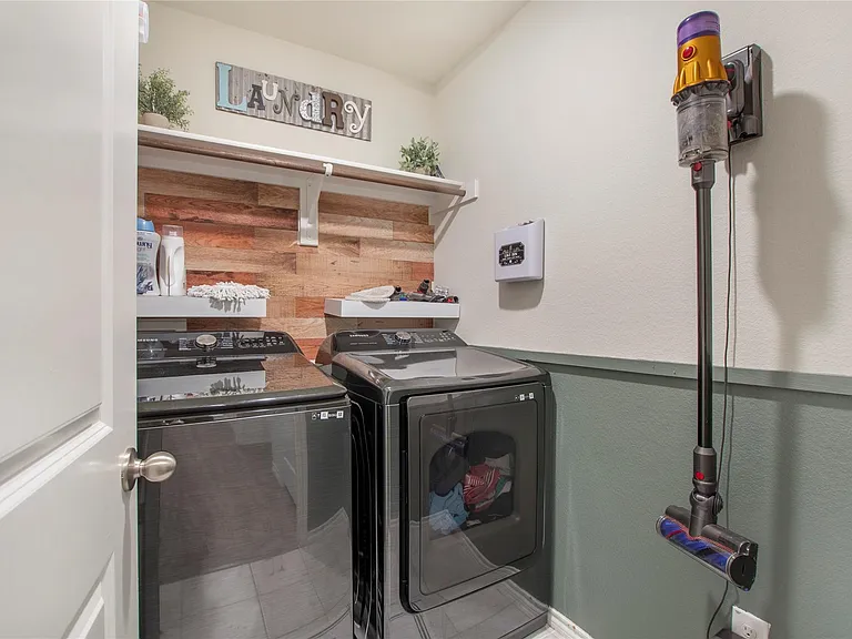 504 Silo Cir — Photo 11